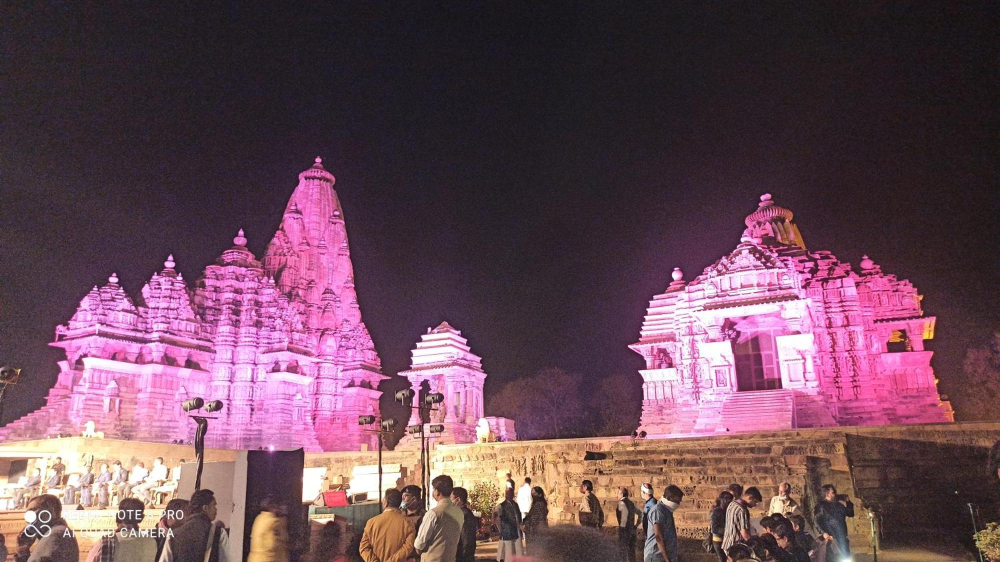 Abhiram Homestay Khajurāho Exteriör bild