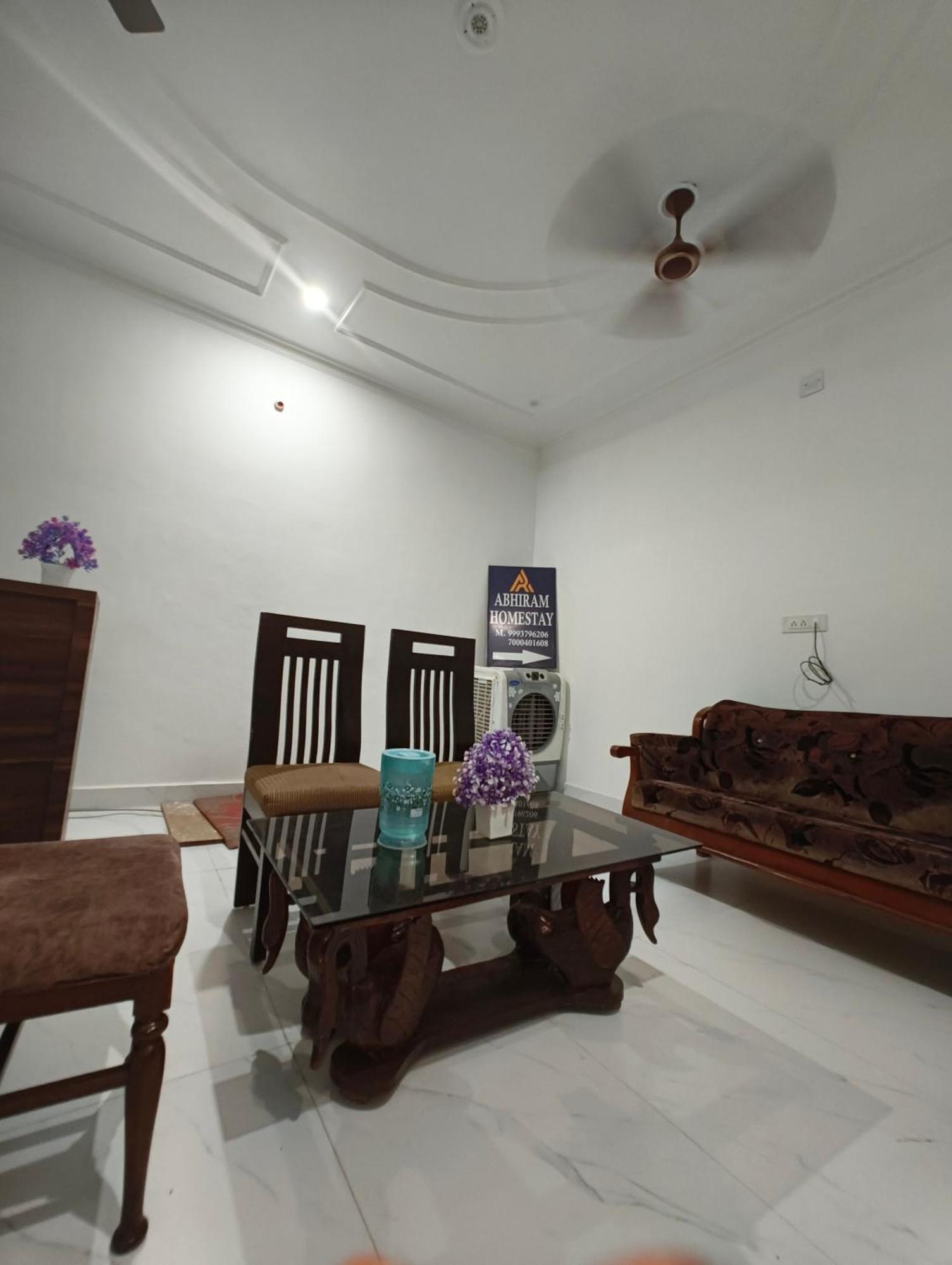 Abhiram Homestay Khajurāho Exteriör bild